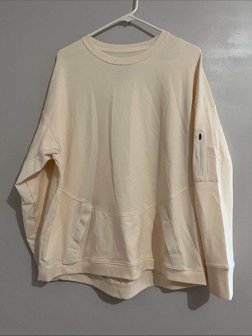All in motion sweatshirt cream xxl New pullover arm pockets kangaroo pocket NWT
